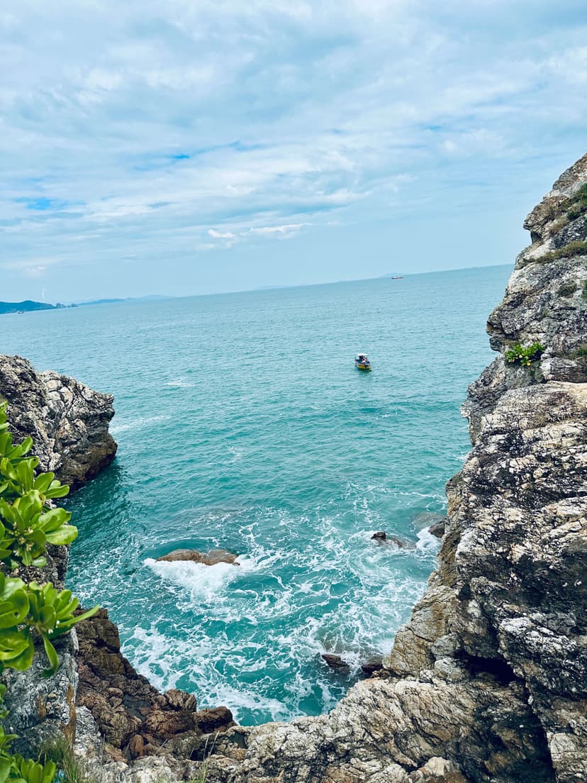 前端开发者工作场景 - 专注编程的程序员